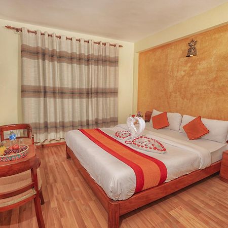 Royal Kings Hotel Kathmandu Buitenkant foto