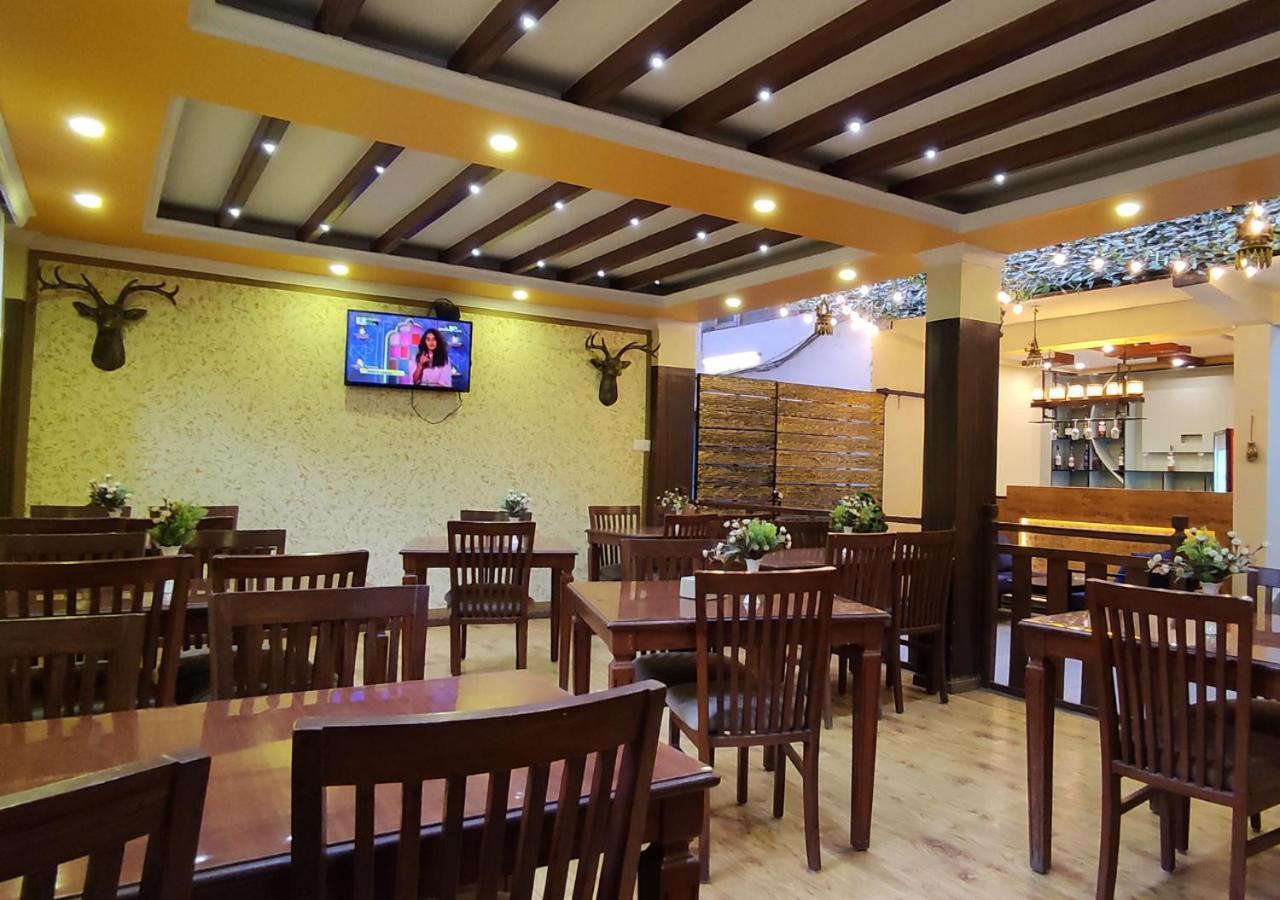 Royal Kings Hotel Kathmandu Buitenkant foto