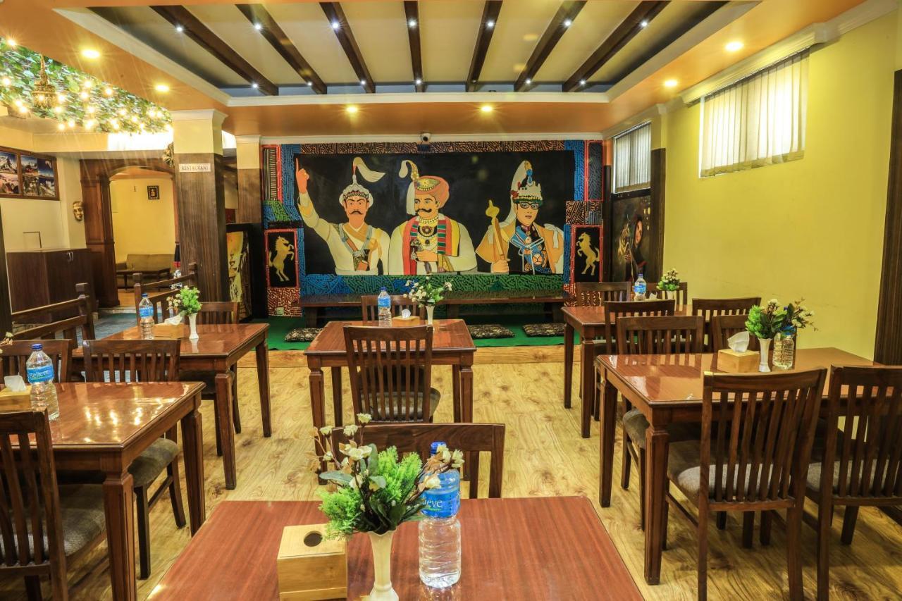 Royal Kings Hotel Kathmandu Buitenkant foto