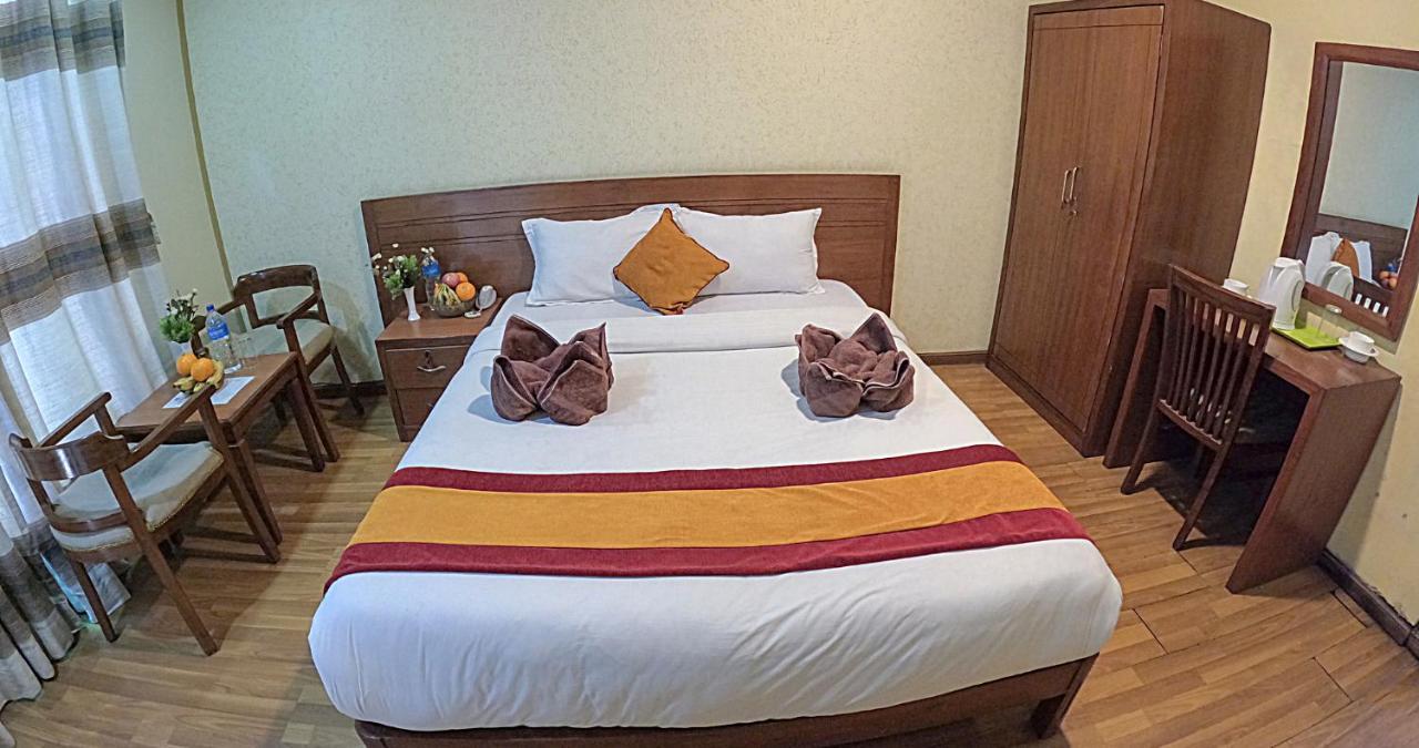 Royal Kings Hotel Kathmandu Buitenkant foto