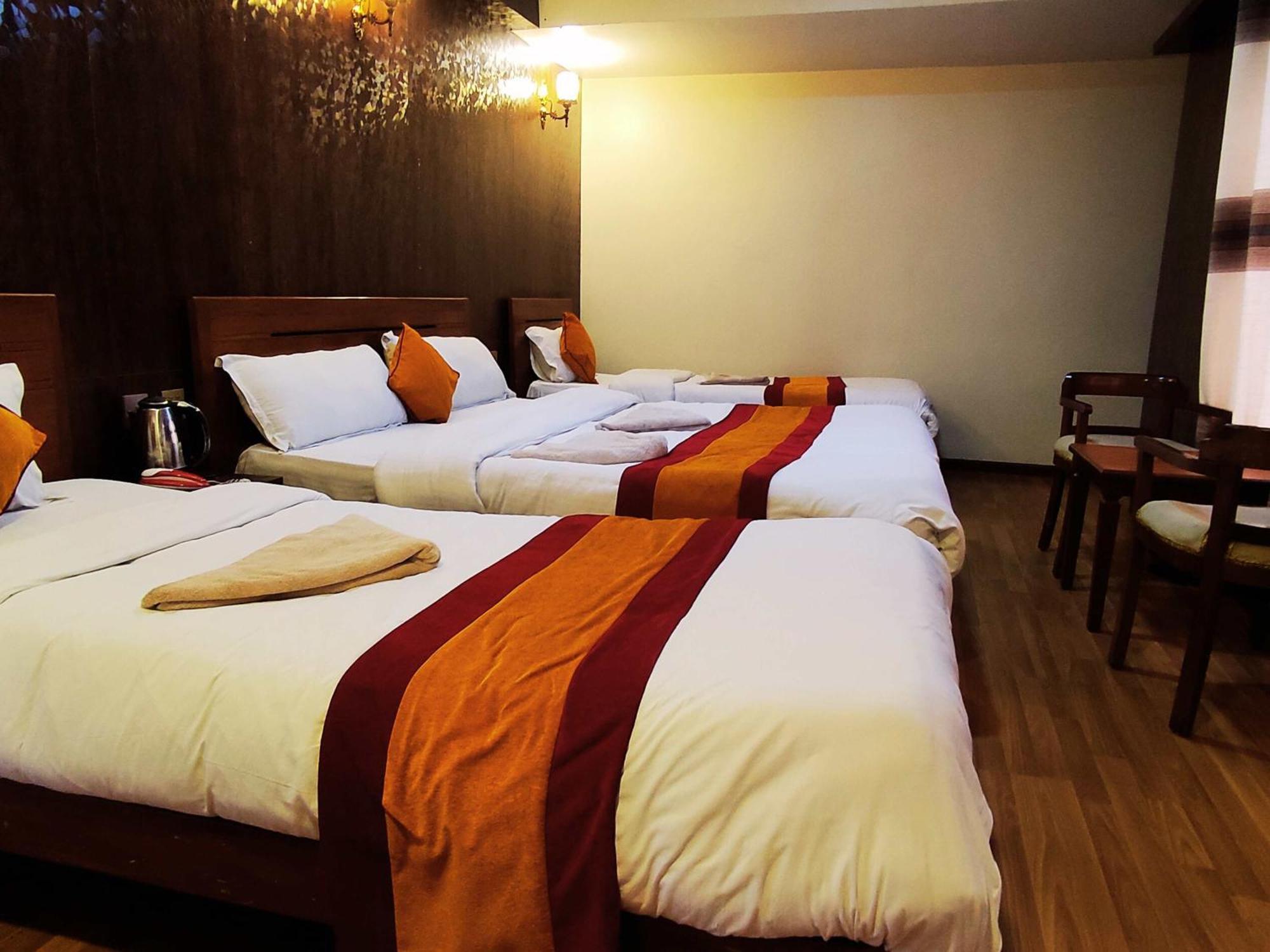 Royal Kings Hotel Kathmandu Buitenkant foto