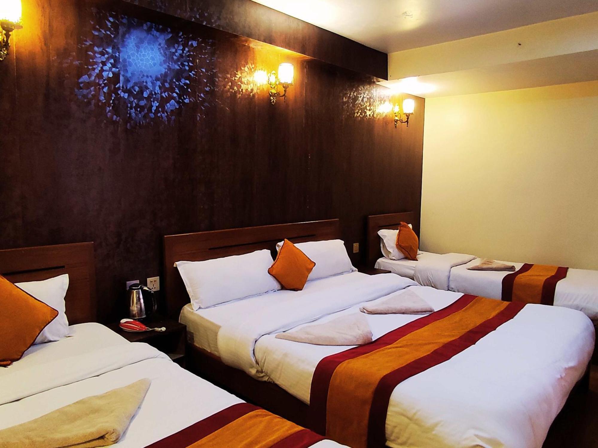 Royal Kings Hotel Kathmandu Buitenkant foto