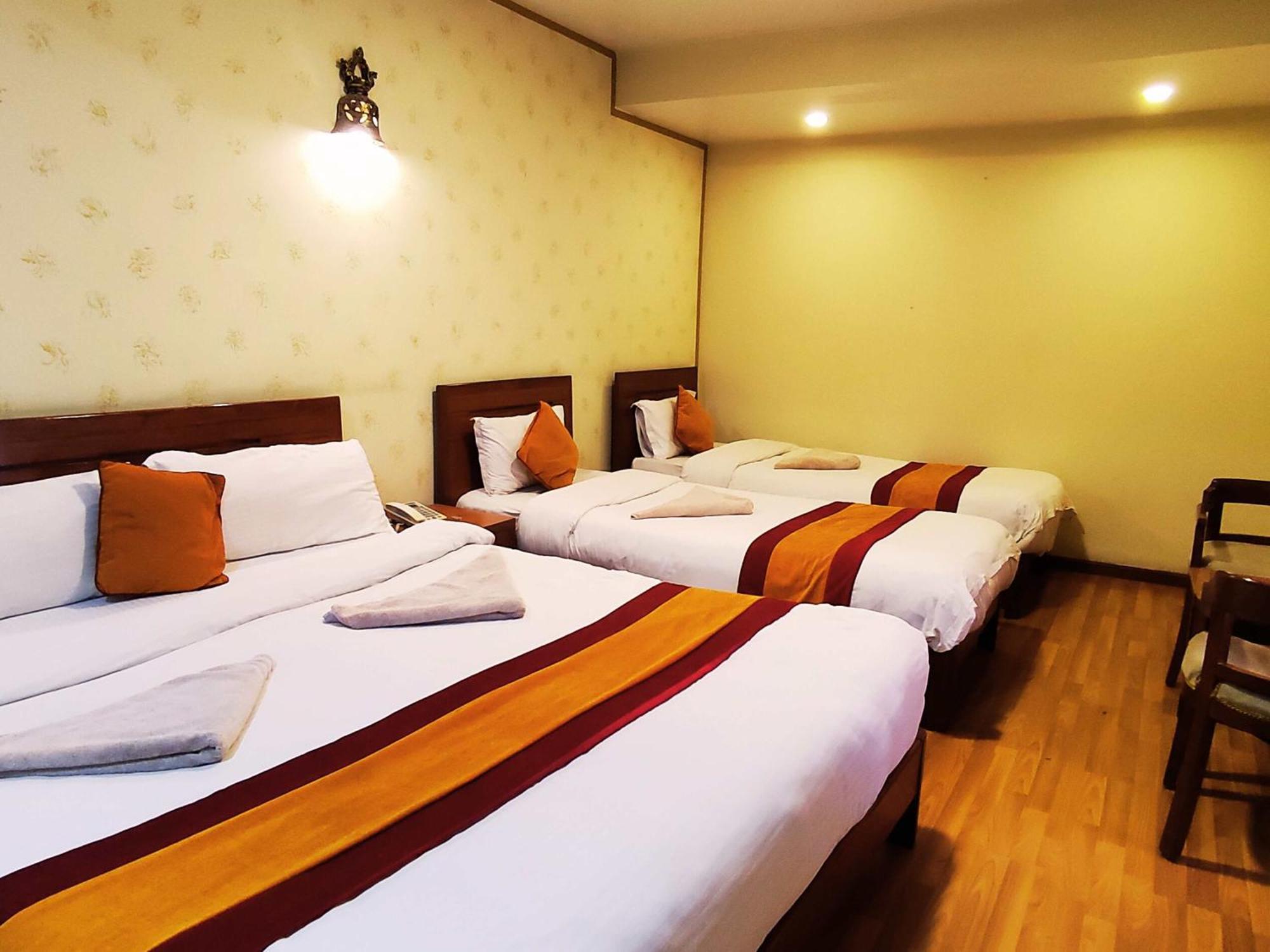 Royal Kings Hotel Kathmandu Buitenkant foto