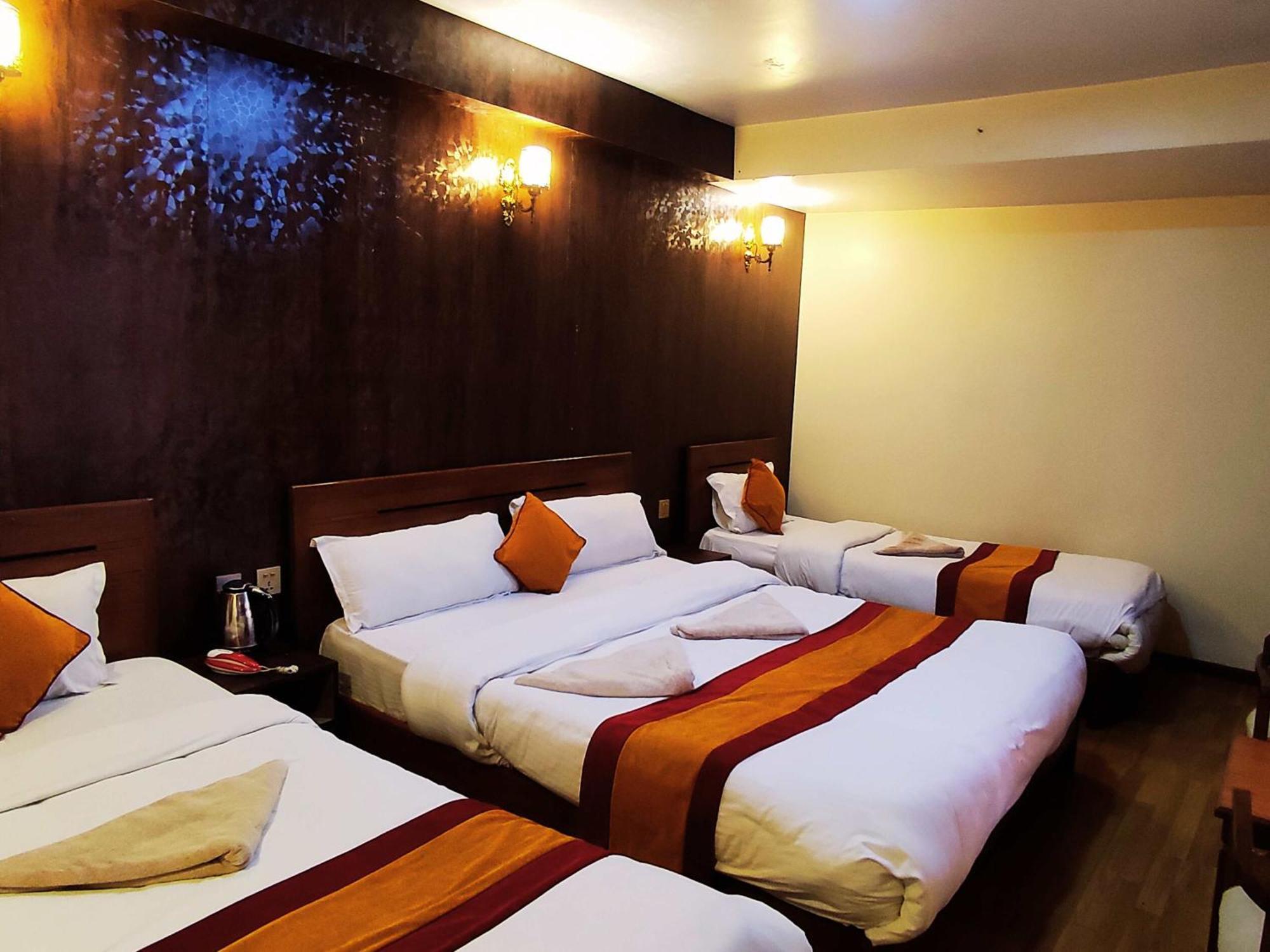 Royal Kings Hotel Kathmandu Buitenkant foto