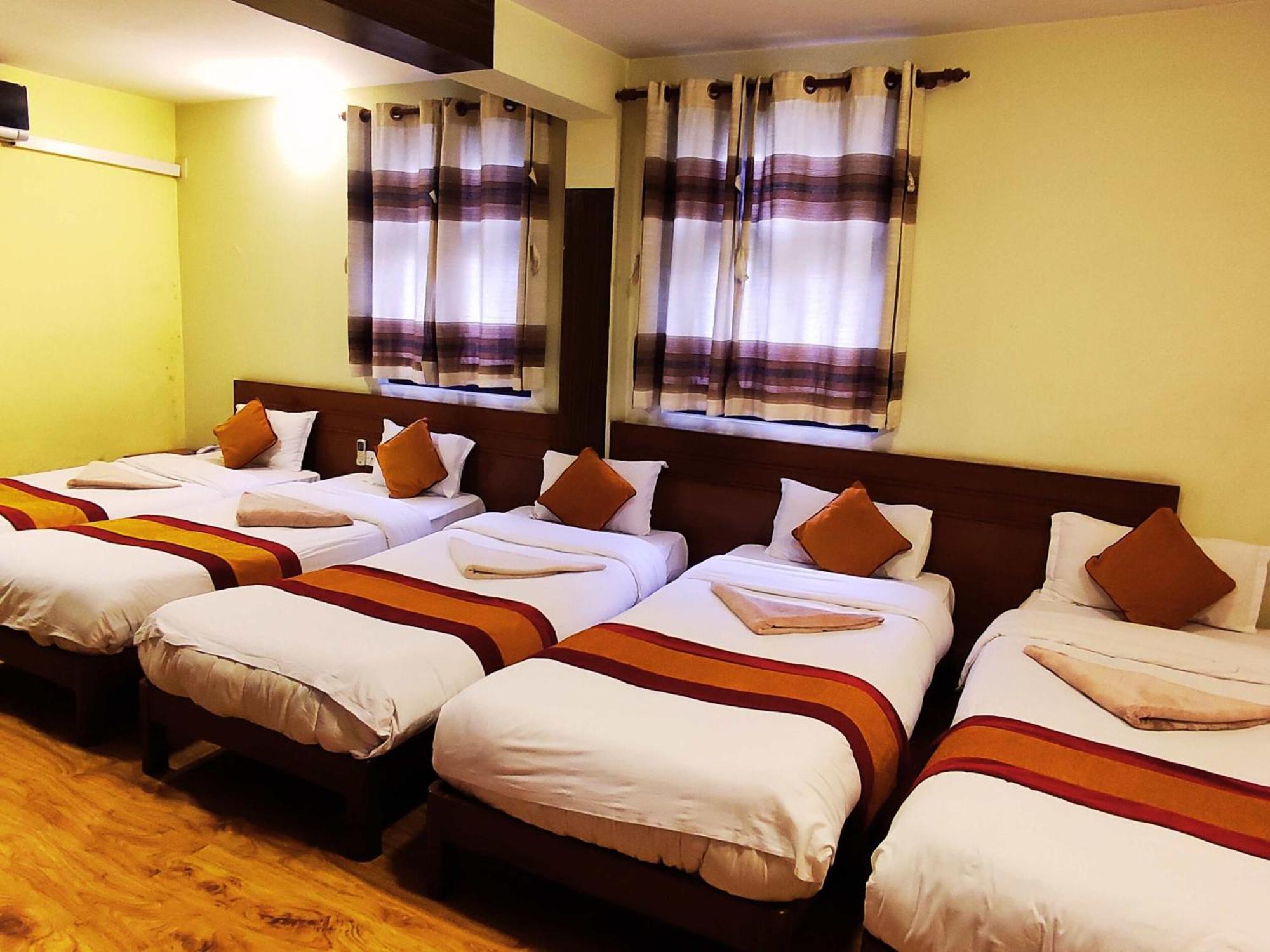 Royal Kings Hotel Kathmandu Buitenkant foto