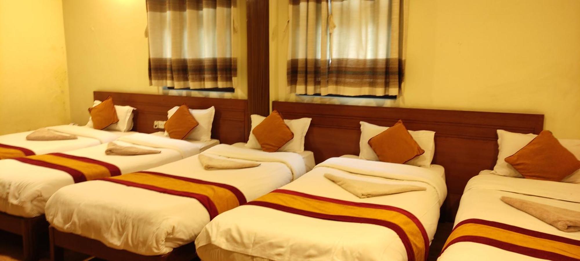 Royal Kings Hotel Kathmandu Buitenkant foto