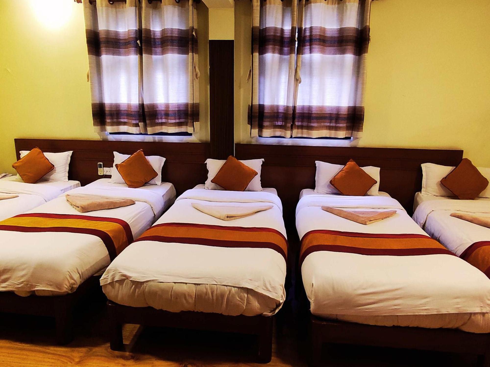 Royal Kings Hotel Kathmandu Buitenkant foto