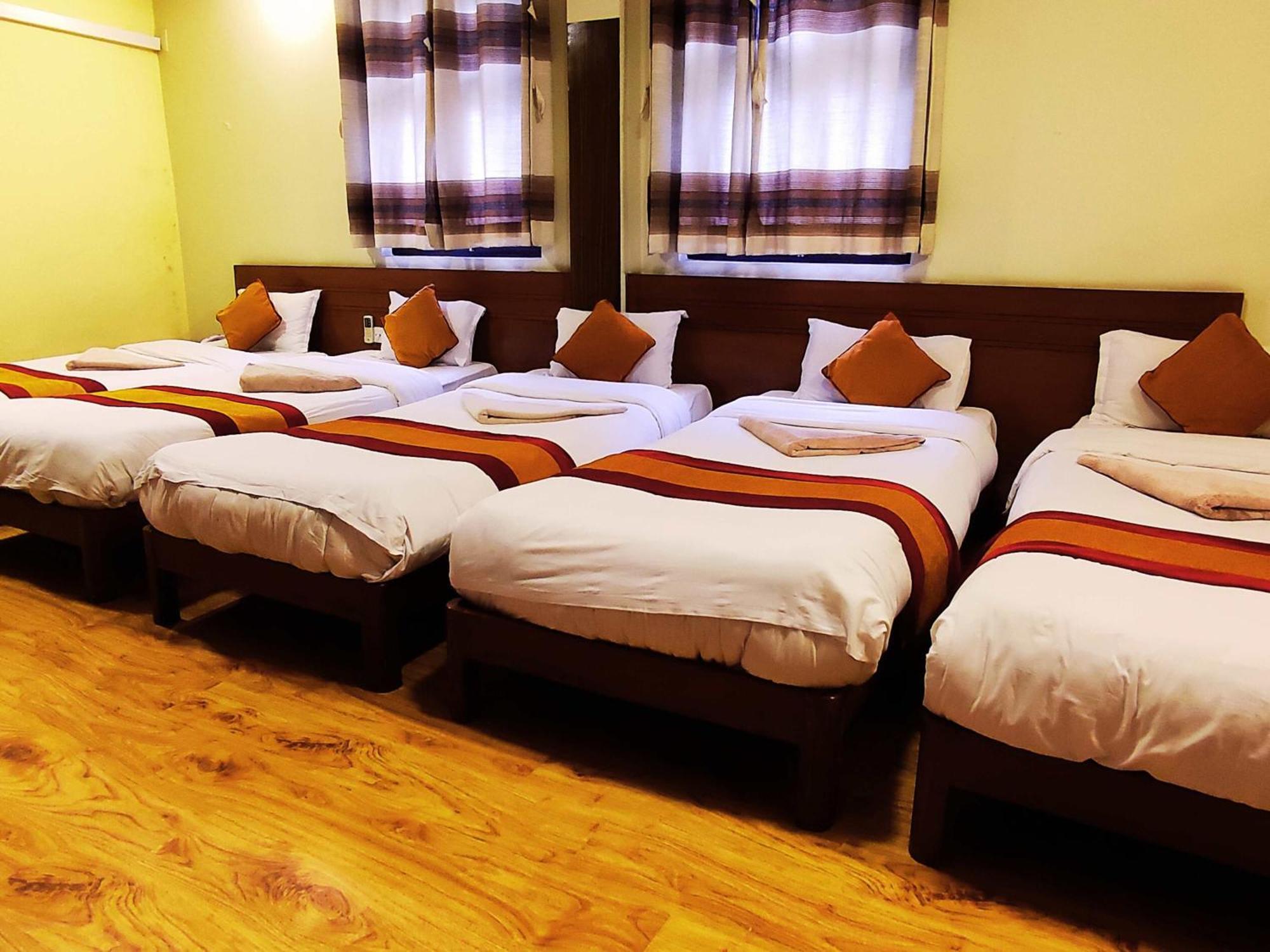 Royal Kings Hotel Kathmandu Buitenkant foto