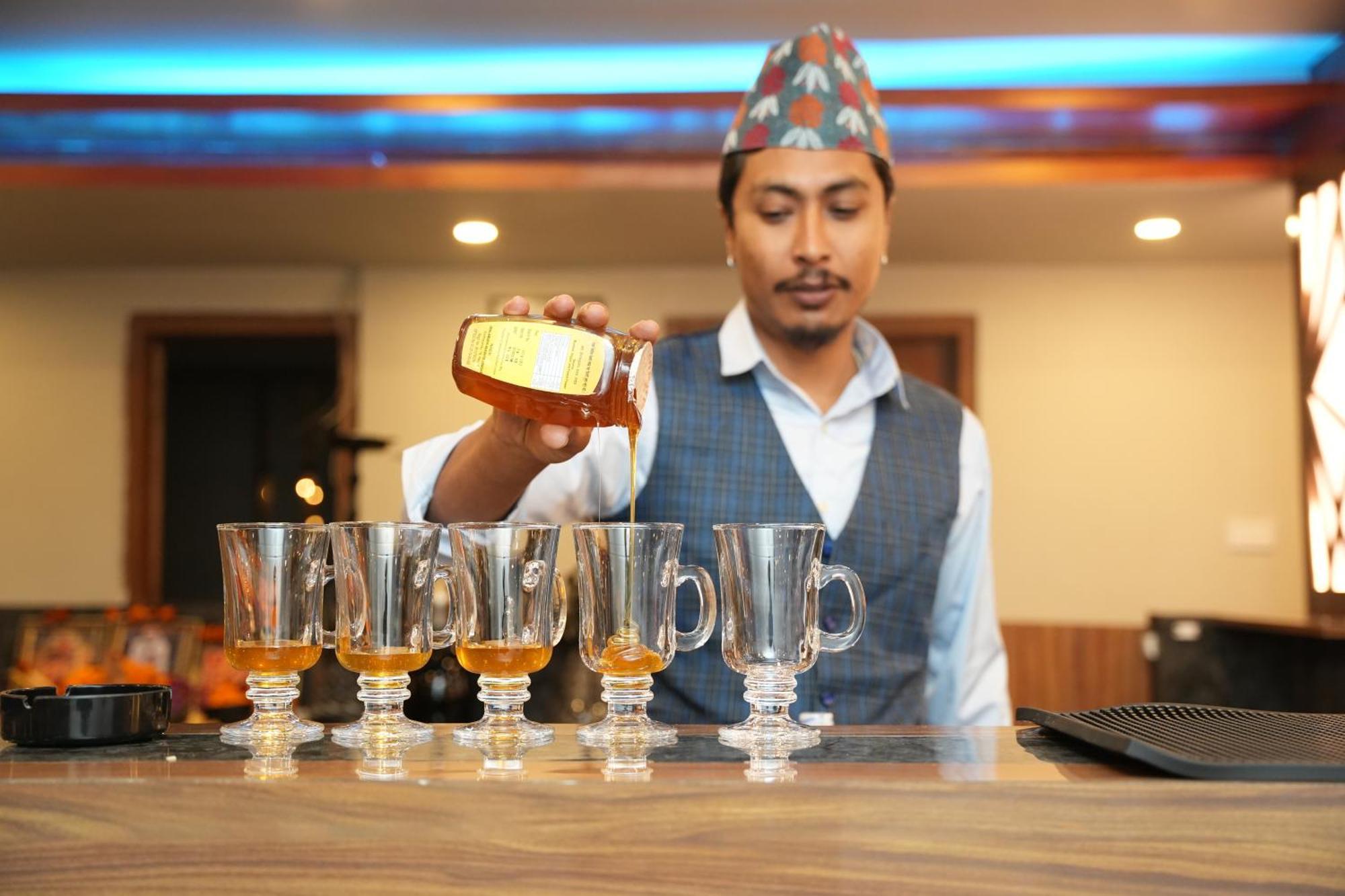 Royal Kings Hotel Kathmandu Buitenkant foto