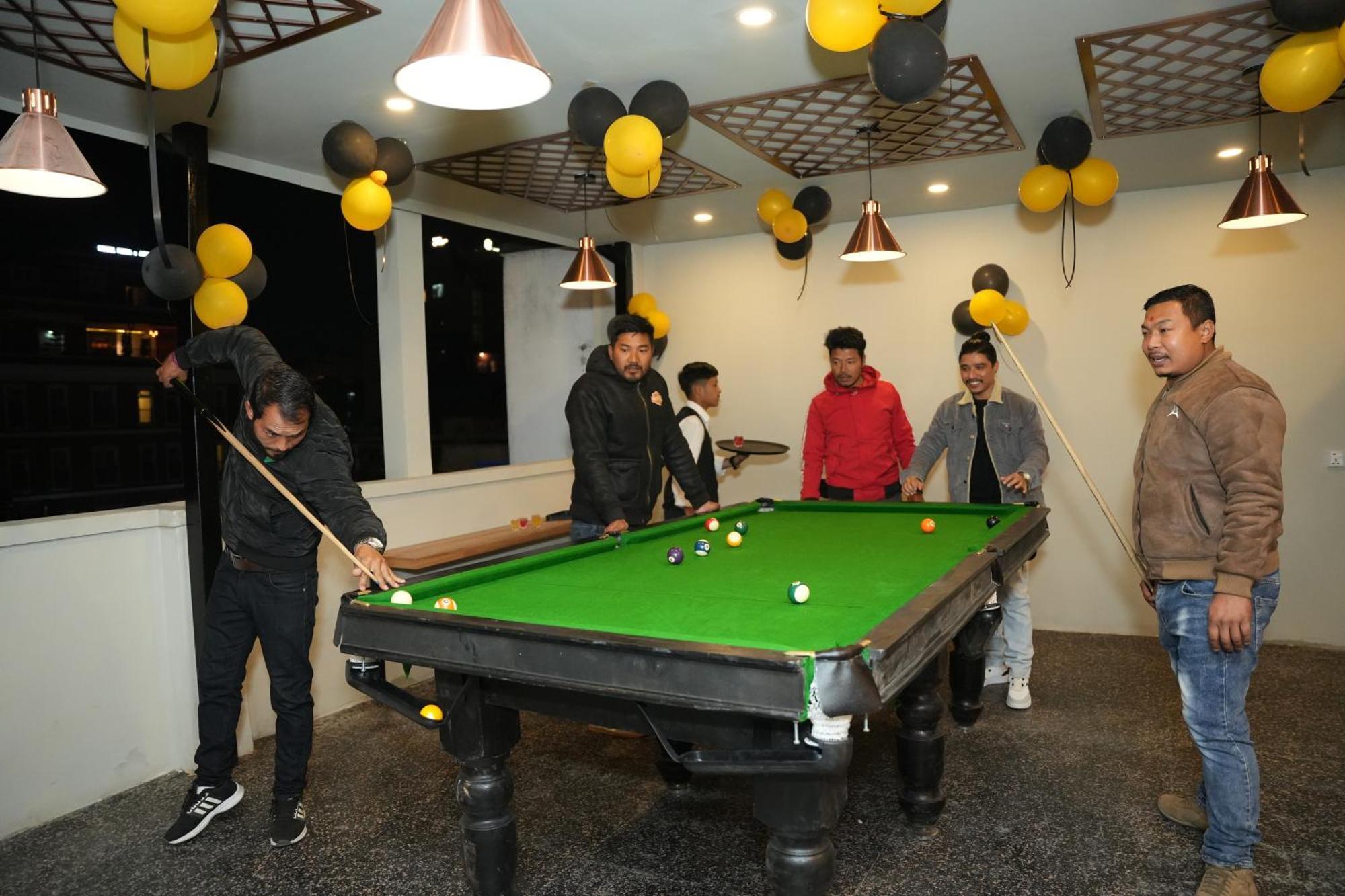 Royal Kings Hotel Kathmandu Buitenkant foto