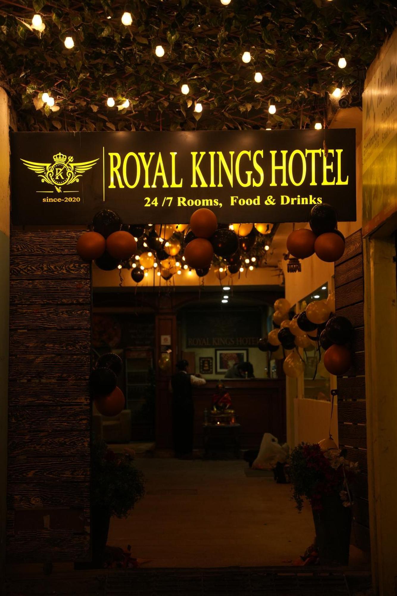 Royal Kings Hotel Kathmandu Buitenkant foto