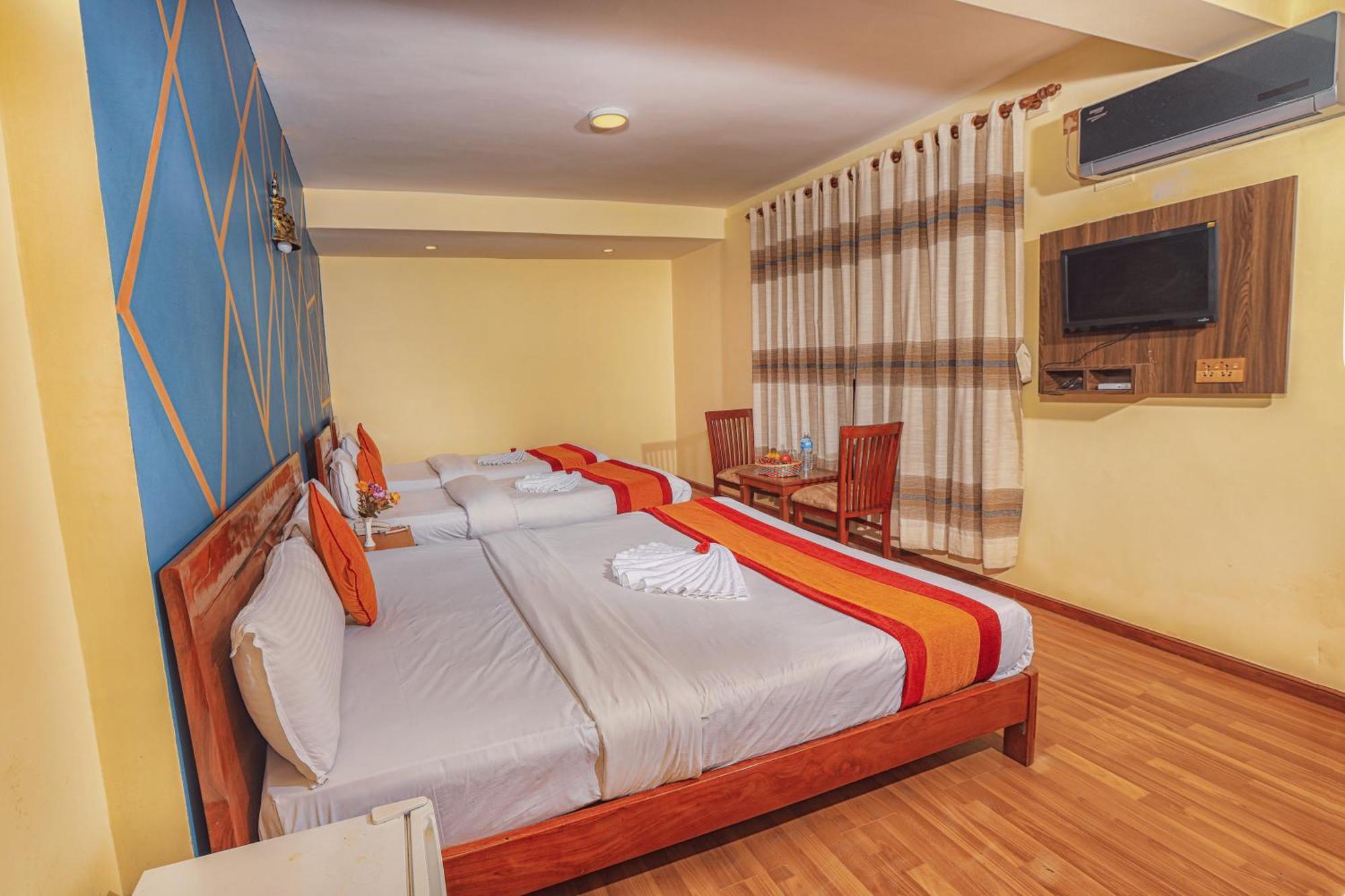 Royal Kings Hotel Kathmandu Buitenkant foto