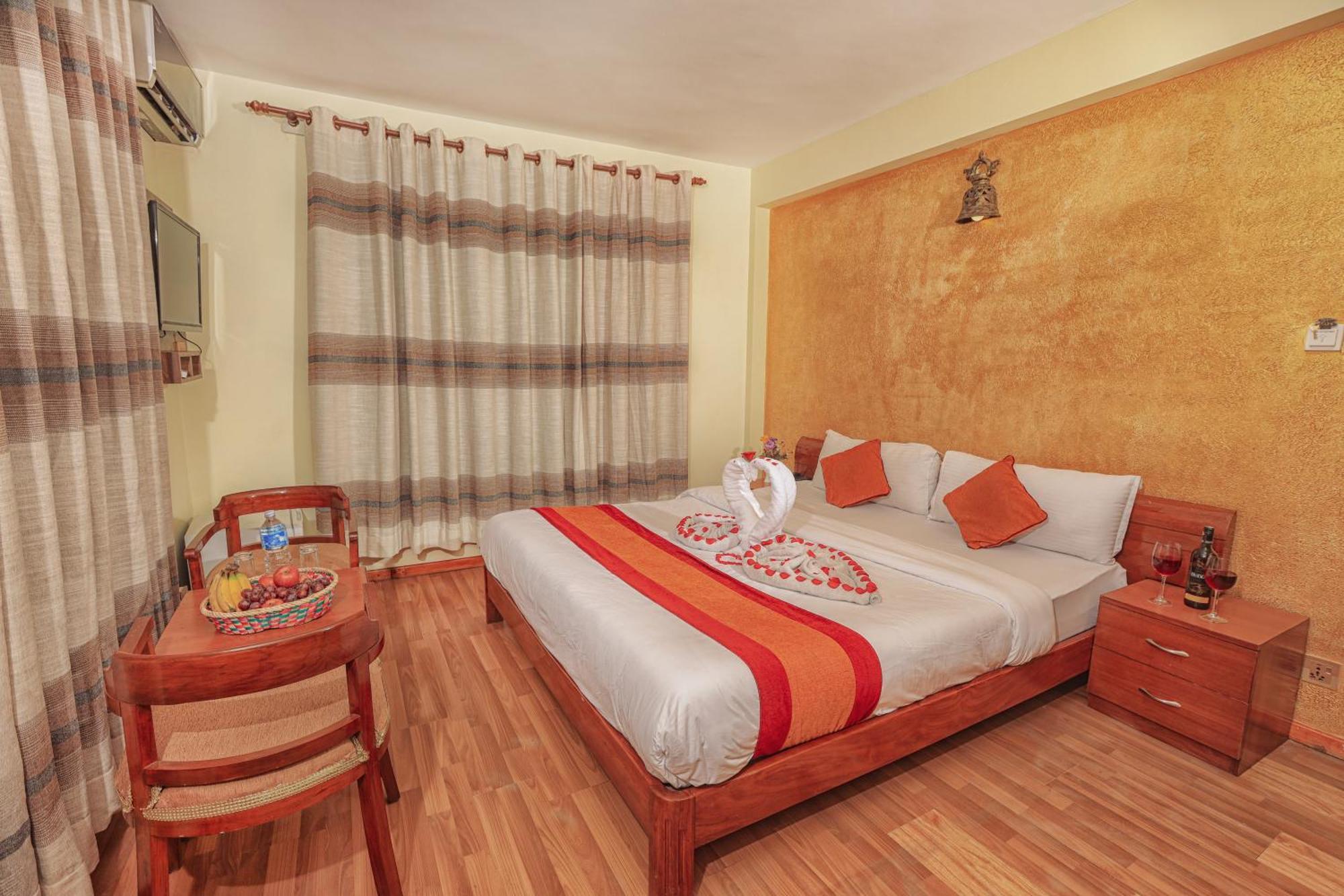 Royal Kings Hotel Kathmandu Buitenkant foto
