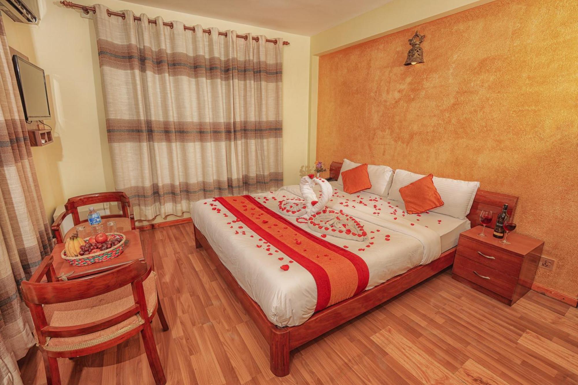 Royal Kings Hotel Kathmandu Buitenkant foto