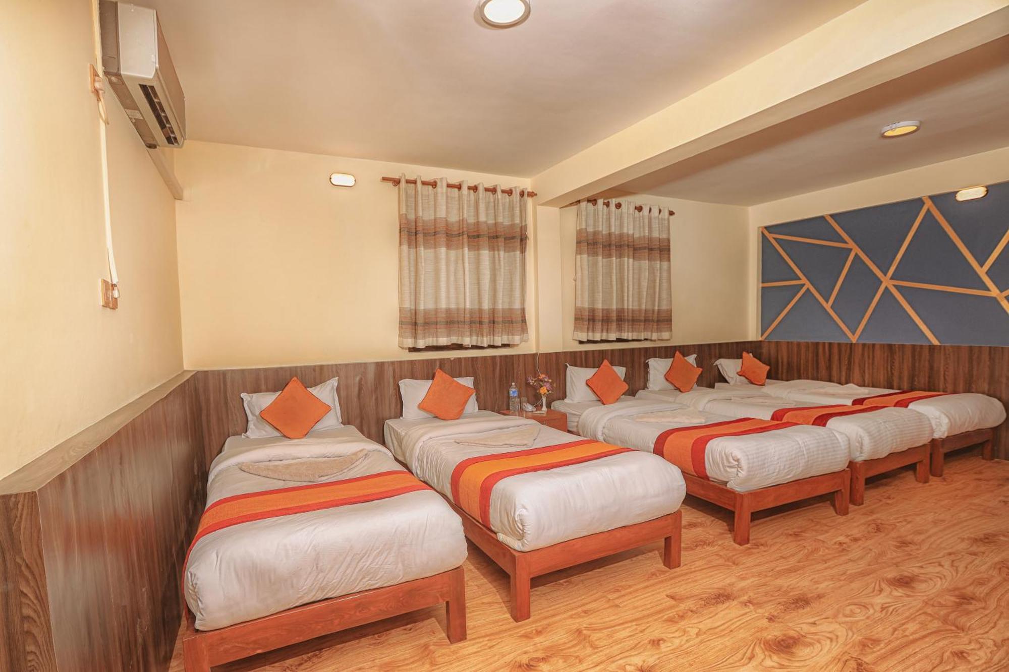Royal Kings Hotel Kathmandu Buitenkant foto
